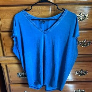 Women’s M White House Black Market Top.